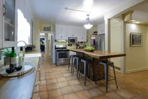 Magnolia House - 5 bedroom, 3 bathroom, sleeps 13 - Image 2