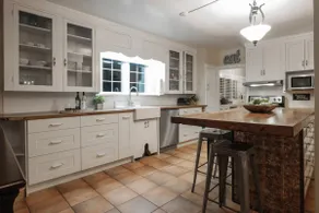 Magnolia House - 5 bedroom, 3 bathroom, sleeps 13 - Image 3