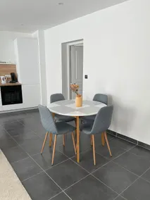 Renovated 70 m2 apartment with large terrace - Image 4