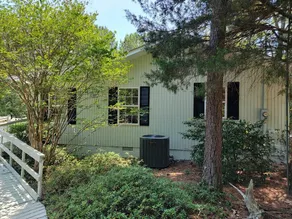 NEWLY RENOVATED 2 bedroom 2 bath LAKEFRONT home - Image 3