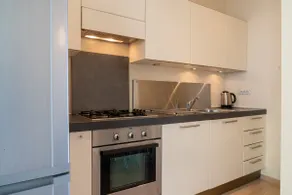 [COMO LAKE VIEW] Regina Apartment - Image 4