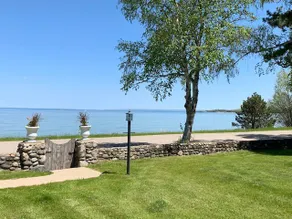 LAKE MICHIGAN EARL YOUNG STONE COTTAGE - Image 2