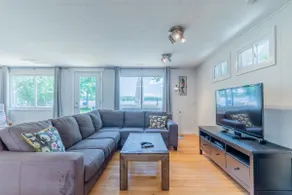 Waterfront cottage on Sturgeon Lake. - Image 3