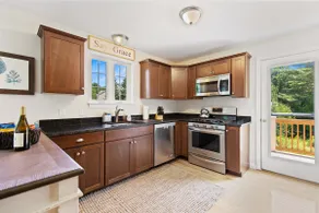 Spacious 4 bedroom luxury Condo - Image 4