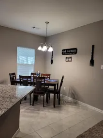 Beautiful 3 Bed 2.5 bath home with long drive way - Image 5