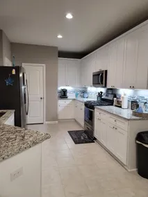 Beautiful 3 Bed 2.5 bath home with long drive way - Image 4