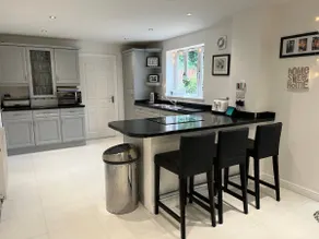 Spacious retreat in the suburbs of Cardiff - Image 5