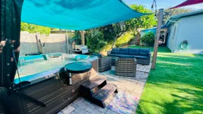 Luxury 2/2 private oasis w/Hot Tub walk to Beach - Image 2