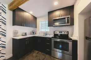 Demeter | 1BR Downtown Scene Stylish Apt. - Image 5
