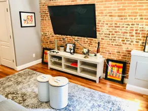 Stunning & charming 3 Bdrm townhouse in Baltimore - Image 2