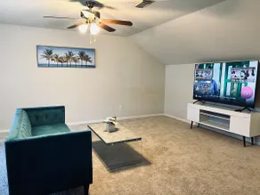 Beautiful and Modern 4 Bedroom Home. Must See. - Image 2