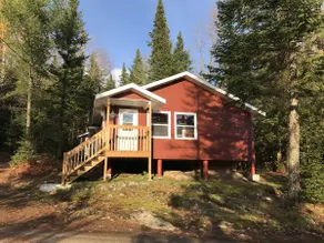 Intimate log cabin with lake view - Image 2