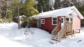 Intimate log cabin with lake view - Image 3