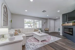 Bright & Beautiful 3/2 house close to Beaches & Fun - Image 2