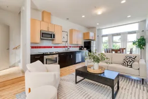 Modern Ballard Townhome with Rooftop Views - Image 2