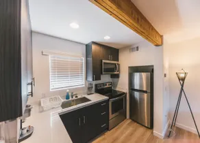 Noah | 1BR Downtown Scene -2nd Floor Apt. - Image 4