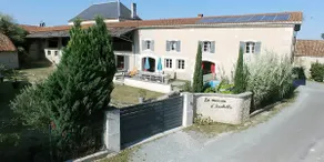 Villa with a quiet pool - Image 5