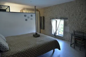 Villa with a quiet pool - Image 2