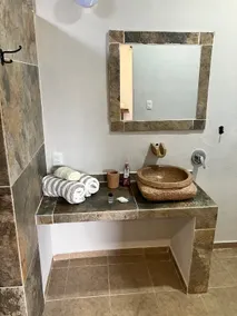 Greece Suite with full bathroom and kitchenette - Image 4