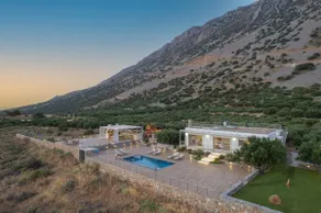 Villa Of the Hill with Heated Pool, BBQ & Kids Playground - Image 2