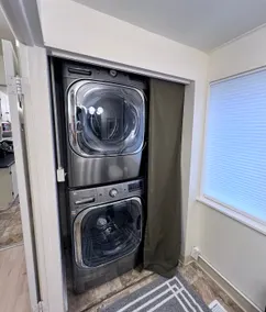 Super COZY Home- Fire Pit, 75”TV, GigWiFi, WD - Image 5