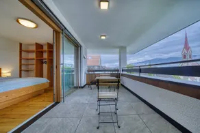 Apartment overlooking the surrounding mountains - Image 4