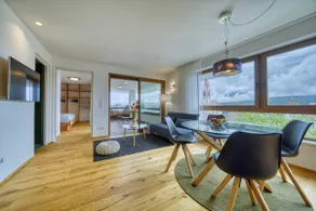 Apartment overlooking the surrounding mountains - Image 2