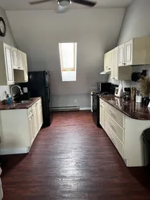Cozy and Modern Suite - Image 3