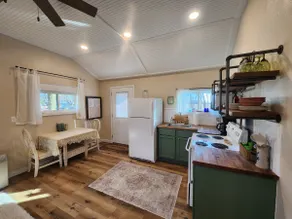 Helen's Lakeview Cottage - Image 5