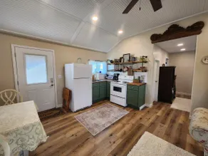 Helen's Lakeview Cottage - Image 5