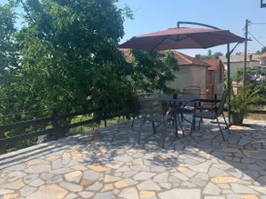 Lovely 1-bedroom condo with pool - Image 2