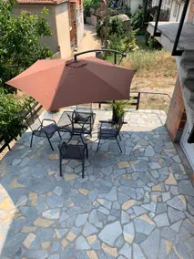 Lovely 1-bedroom condo with pool - Image 3