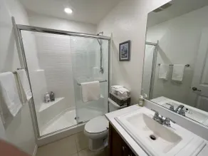 Comfortable queen suite with private access, one bedroom and one living room - Image 5