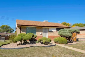 Retro 70s Styled Home | 15 min to Downtown - Image 3