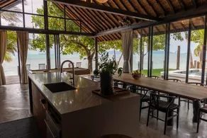 Kalamari Luxury Beach Front Villa - Image 2