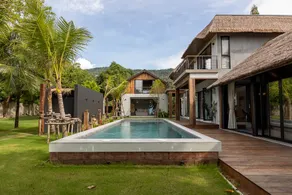 Kalamari Luxury Beach Front Villa - Image 4
