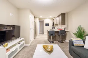 Stylish & Private 2 bedroom guest unit. - Image 5