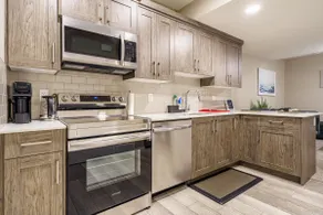 Stylish & Private 2 bedroom guest unit. - Image 2