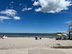 3BR Milford Retreat – 1 Min Walk to Water - Image 2