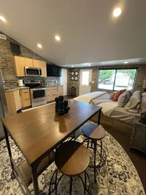 The Philadelphian Apt 3 - Studio Apt w/ Full Kitchen - Sleeps 2 - Image 2