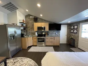 The Philadelphian Apt 3 - Studio Apt w/ Full Kitchen - Sleeps 2 - Image 3
