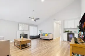 Bright Cozy 3b/2b with nice backyard & BBQ - Image 2