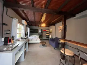 Modern Colonial Studio Apartment - Image 2