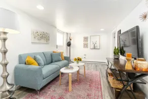 Beautiful 2B garden level w/ private outdoor deck - Image 2