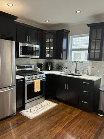 Lovely 3 Bedroom In Boston - Image 2