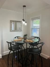 Lovely 3 Bedroom In Boston - Image 3