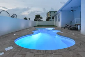 Htd pool/SPA, +in-law suite, mins wlk to beach - Image 2