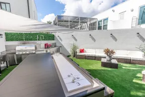 Modern Home next to Bucs Stadium & Airport - Image 2