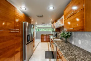 Modern Home next to Bucs Stadium & Airport - Image 3