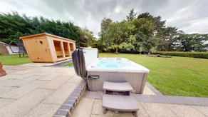 New Forest Luxury Retreat - Sauna, Gym & Spa - Image 3